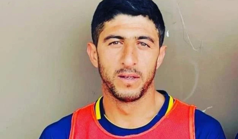 Hurda toplayarak ailesini geçindiren futbolcu yoğun bakımda yaşam savaşı veriyor