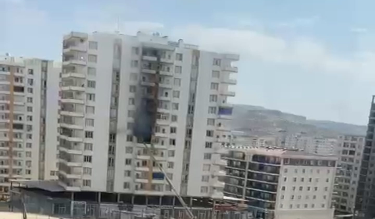 Mardin’de apartmanın 5’inci katında korkutan yangın