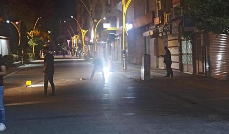 Kızıltepe’de meydan ortasında silahlı saldırı: 1 ölü 1 çocuk yaralı