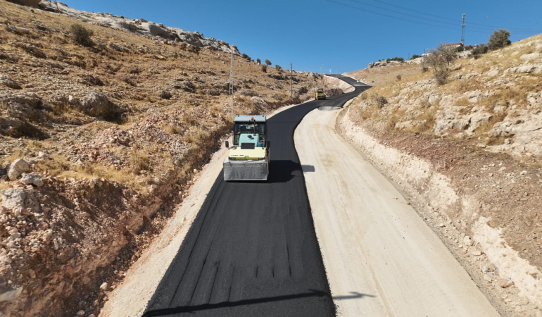 Mardin’de Türkmen Vadisi Alternatif Çevre Yoluna ilk asfalt döküldü