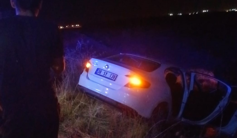 Mardin’de otomobil şarampole yuvarlandı: 1’i çocuk 5 yaralı