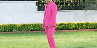 barbie-akimina-uyarak-tepede-tirnaga-pembe-16283345_2691_m