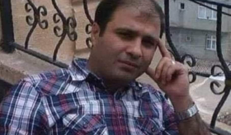 Halı sahada kalp krizi geçiren 2 çocuk babası hayatını kaybetti