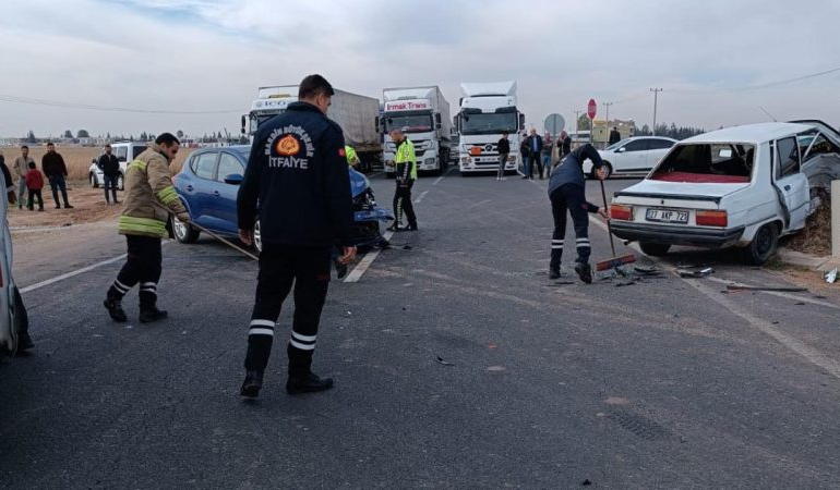 Kızıltepe’de iki otomobil çarpıştı: 4 yaralı