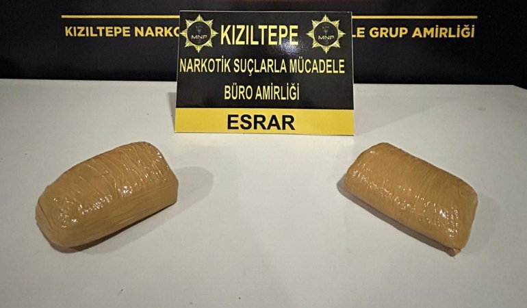 Şüpheli hareketler sergileyen şahsın üzerinde esrar ele geçirildi