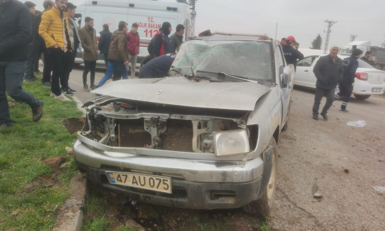 Kızıltepe’de tır ile pikap çarpıştı: 2 yaralı