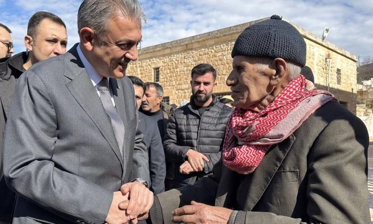 Vali Akkoyun, kırsal mahallelerde talepleri birinci ağızdan dinleniyor