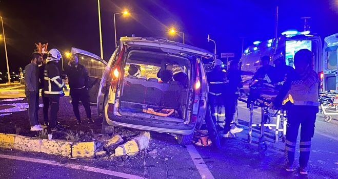 Mardin’de hafif ticari araç devrildi: 4 yaralı