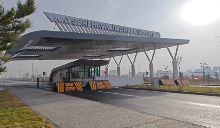 Mardin uçağı Kayseri’ye acil iniş yaptı