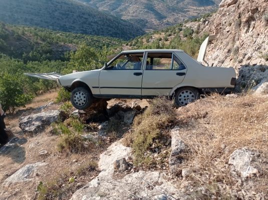 Mardin’de otomobil şarampole devrildi: 4 yaralı
