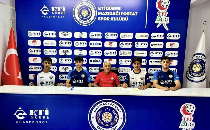 Mazıdağı Fosfatspor, altyapısından 4 oyuncusu ile profesyonel sözleşme imzaladı
