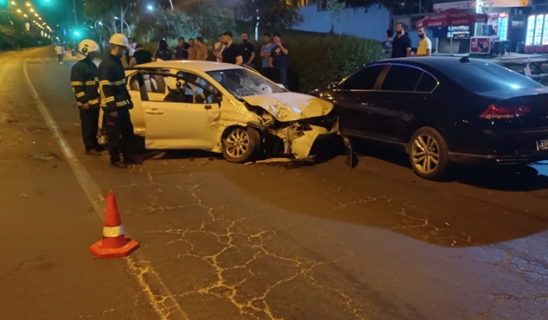 Mardin’de iki otomobilin çarpıştığı kazada 3 kişi yaralandı