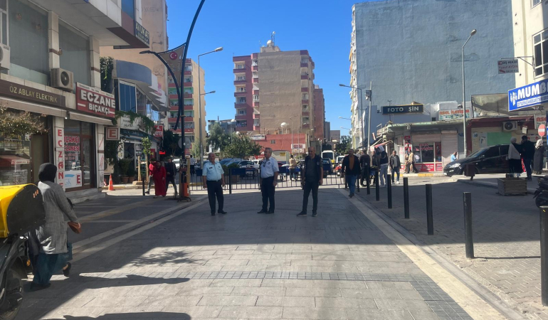 Kızıltepe Cumhuriyet Meydanı’nda Seyyar Satıcılara İzin Yok!