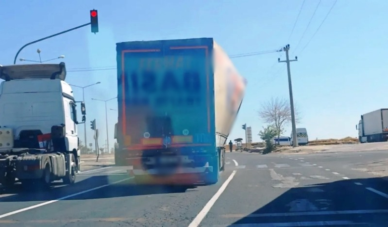 Mardin Emniyeti’nden Tehlikeli Yük Taşıyan Tıra Cezai İşlem