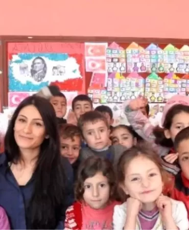 hulya-ogretmenin-bitlis-kidsi-toplumsal-medyada-fenomen-oldu-vHtsC5Iq.jpg