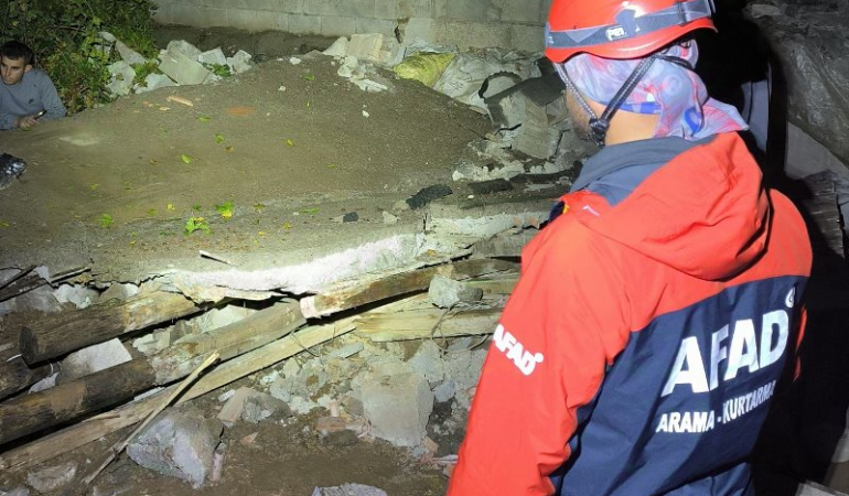 Mardin’de yoğun yağış nedeniyle ev çöktü: 2 yaralı