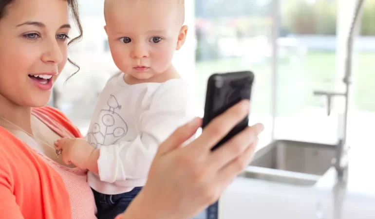 2 Yaşından Evvel Çocuğunuzu Dijital Ekranlardan Uzak Tutun