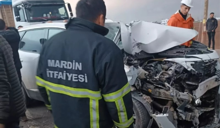 Mardin’de Öğrenci Servisi ile Cip Çarpıştı: 11 Yaralı