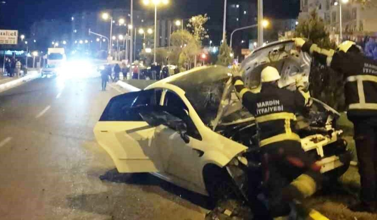 Mardin’de iki otomobil çarpıştı: 3 yaralı