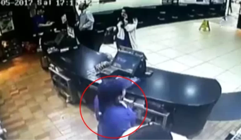 Ünlü Fast Food Restoranında Çocuğa Atılan Sıcak Su, Silah Sayıldı