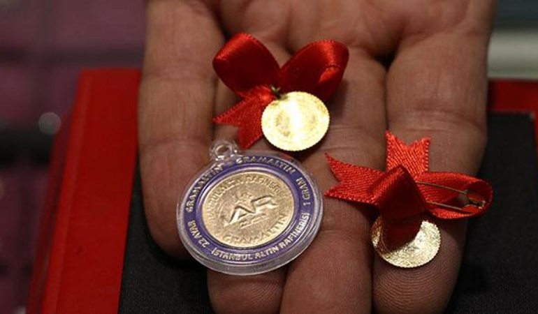 Yarım ve çeyrek gram altın tedavülden kalkıyor mu? Elinde yarım gram altın olanlar dikkat!  Artık değersizleşiyor.. Yarım gram altın kalktı mı?