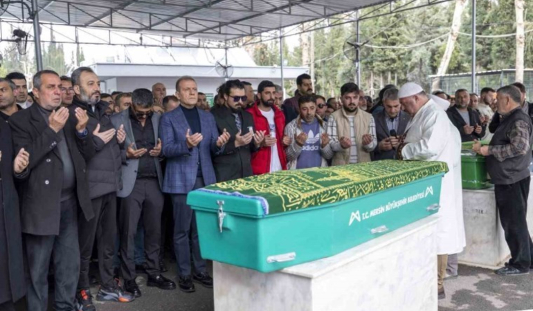 ’1 Milyon Mehmet’ lakabıyla bilinen ünlü fenomen son yolculuğuna uğurlandı