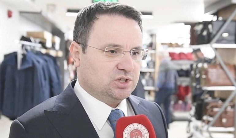 Akın Gürlek kimdir?