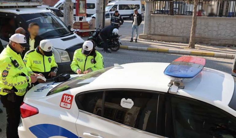 Mardin’de trafik denetiminde 128 sürücüye para cezası kesildi