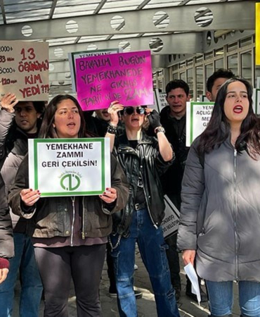 anadolu-universitesi-ogrencilerinden-yemekhane-ucretlerine-gelen-zamma-protesto-zQrcdJxp.jpg