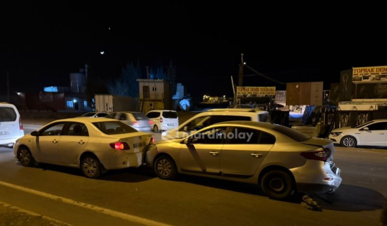 Kızıltepe’de 6 araç çarpıştı, CHP İlçe Başkanı’nın aracı da kaza yaptı