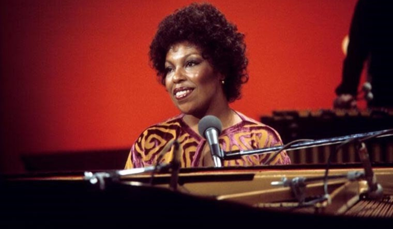 Müzik dünyasına unutulmaz eserler kazandırmıştı: Roberta Flack, 88 yaşında hayatını kaybetti