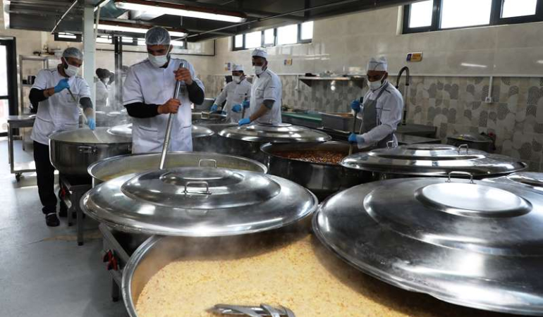Mardin’de günlük 4 bin kişiye sıcak yemek dağıtılıyor