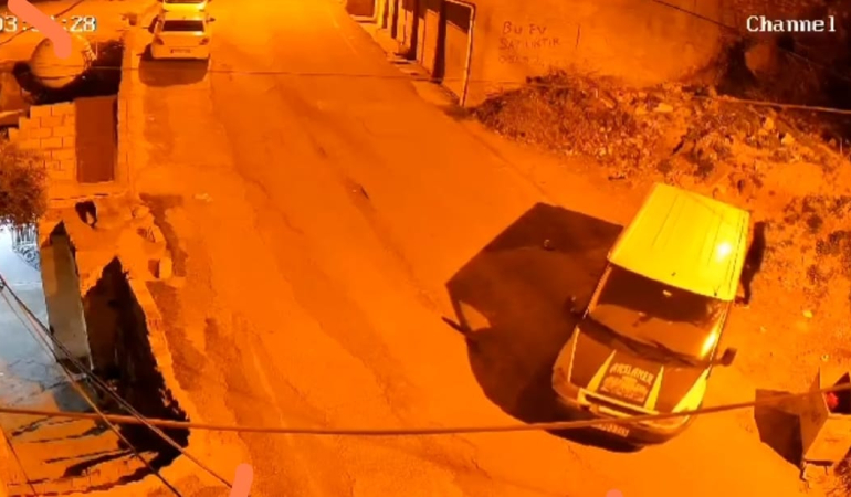 Mardin’de minibüsü iterek çalmaya çalıştılar