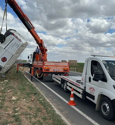 MARDİN'DE KAMYONET TAKLA ATTI: 1 YARALI