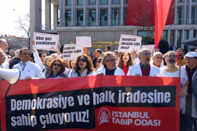 hekimler-ve-saglik-emekcileri-beyaz-onlukleriyle-sarachaneye-yurudu-WqvjkSuA.jpeg