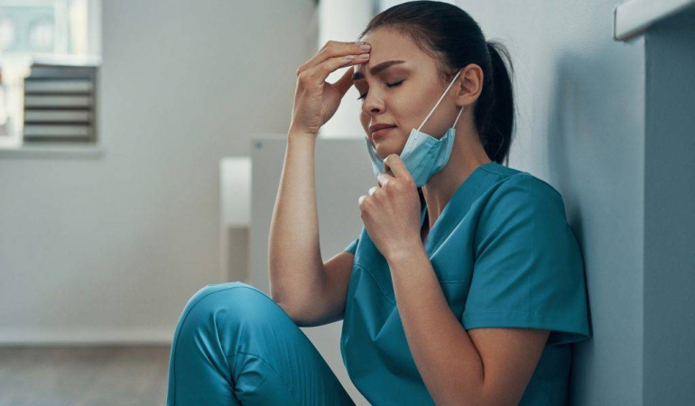 Sağlıkçılara Beyzbol Sopası ile Saldırı!