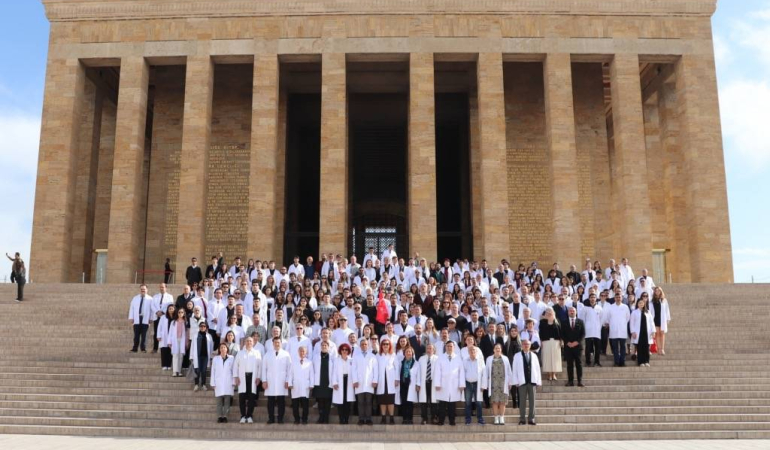 TTB Tıp Bayramı Nedeniyle Anıtkabir’i Ziyaret Etti