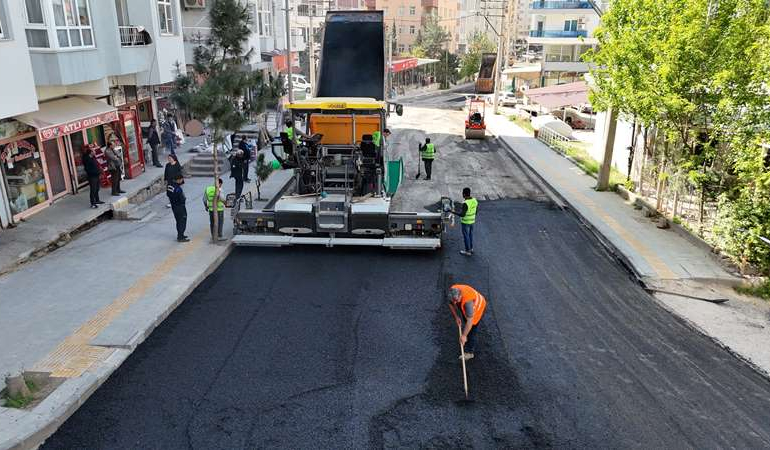 Mardin Büyükşehir Belediyesi Artuklu’da asfalt çalışmalarına başladı
