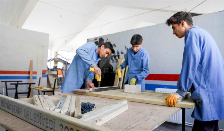 Mardin’de fabrika gibi okul, 23 milyon liralık bir protokol imzaladı