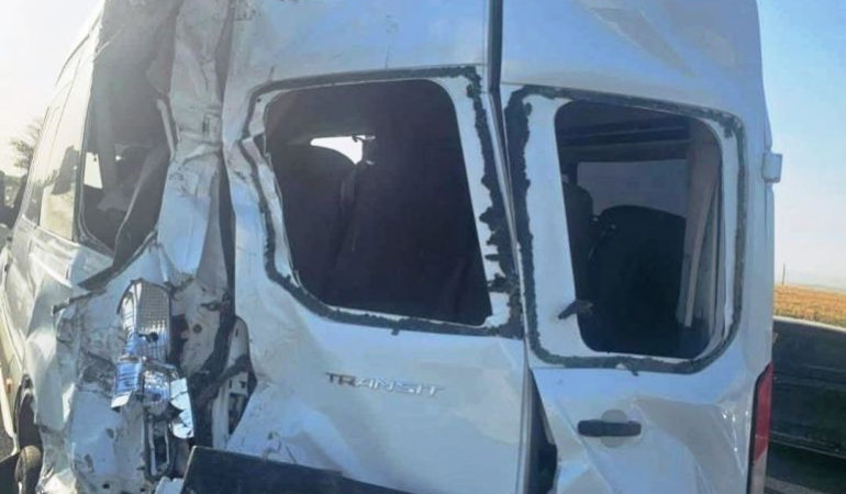 Mardin’de kırmızı ışıkta duran araçlara tanker çarptı: 4 yaralı