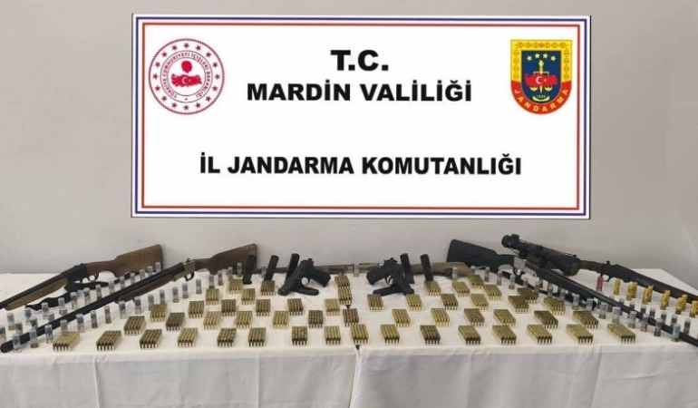 Mardin’de silah ve mühimmat kaçakçılarına yönelik 6 adrese operasyon