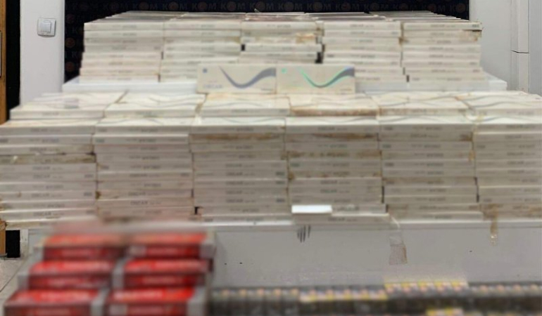 Mardin’de durdurulan tırlarda 7 bin paket kaçak sigara ele geçirildi