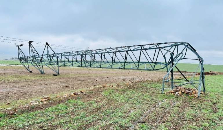 Mardin’de Hırsızlık Direkleri Devirdi