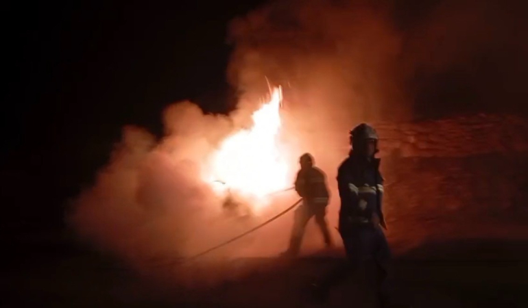 Mardin’de park halindeki otomobil, alev alarak yandı